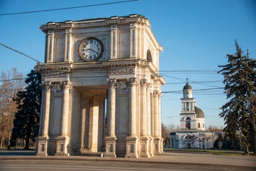 the triumphal arch is a monument situated in central chisinau next to the nativity cathedral