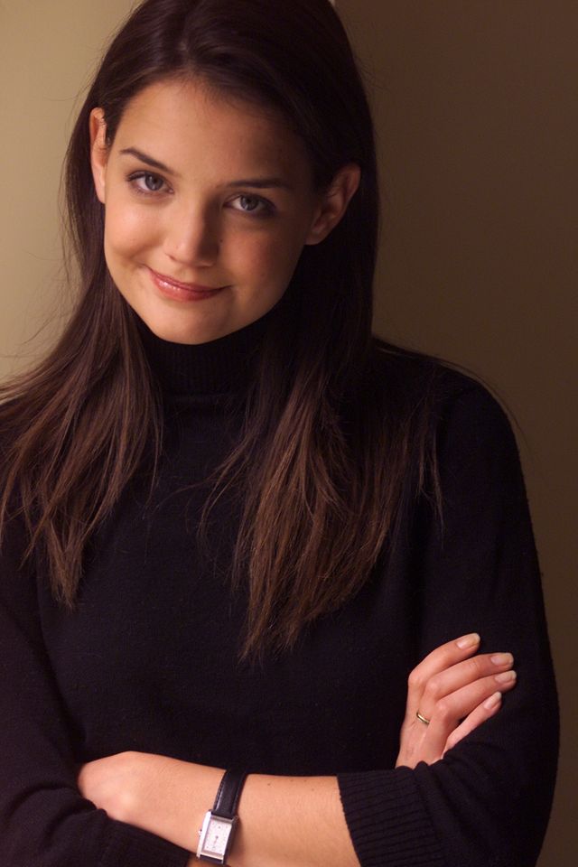 katie holmes of dawsons creek poses at her public relations agents office in manhattan photo by mike albansny daily news via getty images