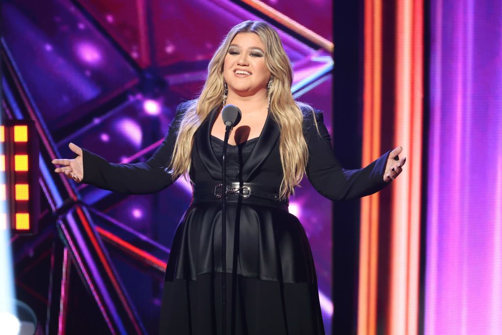 Kelly Clarkson Gives New Album Update Announces Las Vegas Residency Flipboard