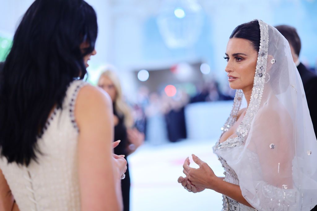 Met Gala 2023: Penélope Cruz Slips Into Vintage Chanel Wedding Gown With  Veil