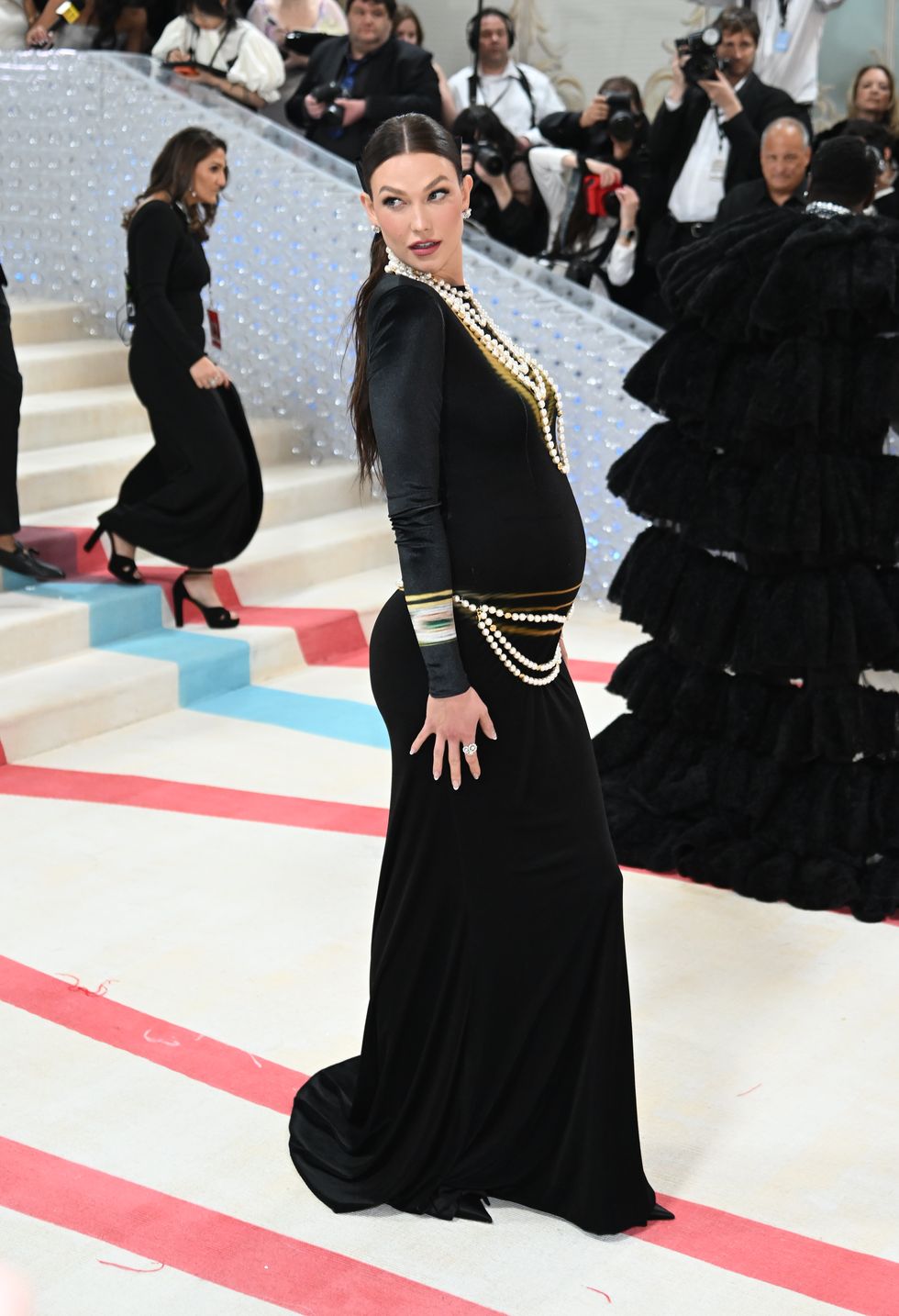new york, new york may 01 karlie kloss attends the 2023 met gala celebrating karl lagerfeld a line of beauty at the metropolitan museum of art on may 01, 2023 in new york city photo by noam galaigathe hollywood reporter via getty images
