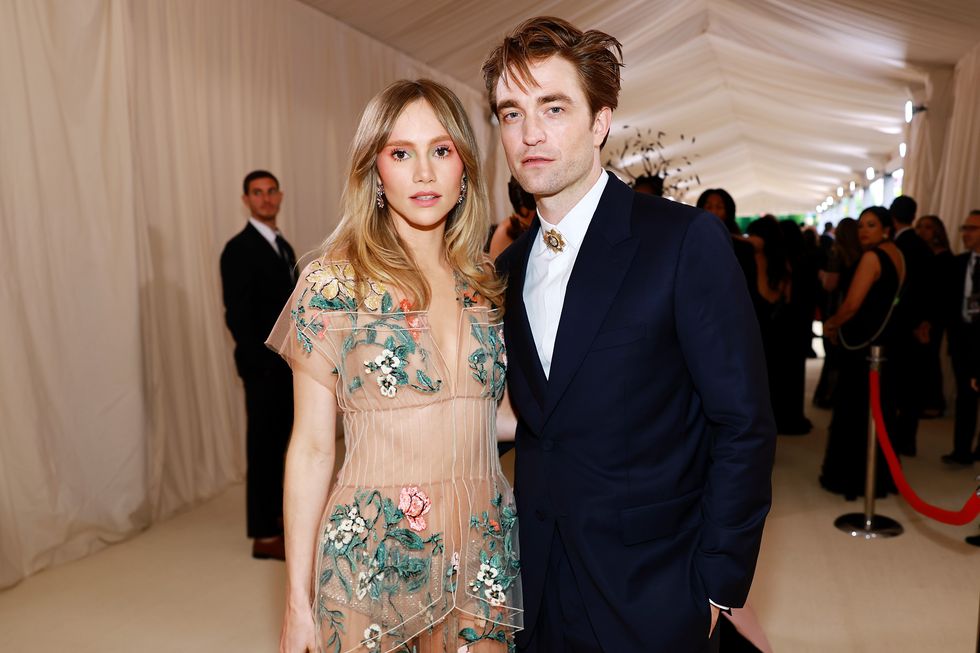 new york, new york may 01 l r suki waterhouse and robert pattinson attend the 2023 met gala celebrating karl lagerfeld a line of beauty at the metropolitan museum of art on may 01, 2023 in new york city photo by matt winkelmeyermg23getty images for the met museumvogue