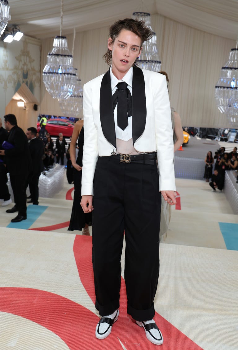 Kristen Stewart Puts a Modern Twist on the Classic Chanel Suit at 2023 ...