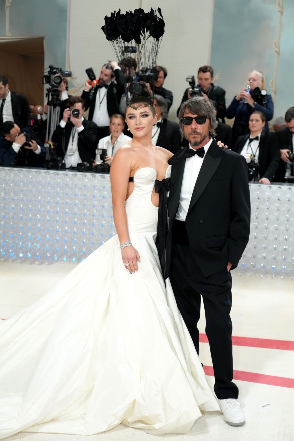 new york, new york may 01 l r florence pugh and pierpaolo piccioli attend the 2023 met gala celebrating karl lagerfeld a line of beauty at metropolitan museum of art on may 01, 2023 in new york city photo by jeff kravitzfilmmagic