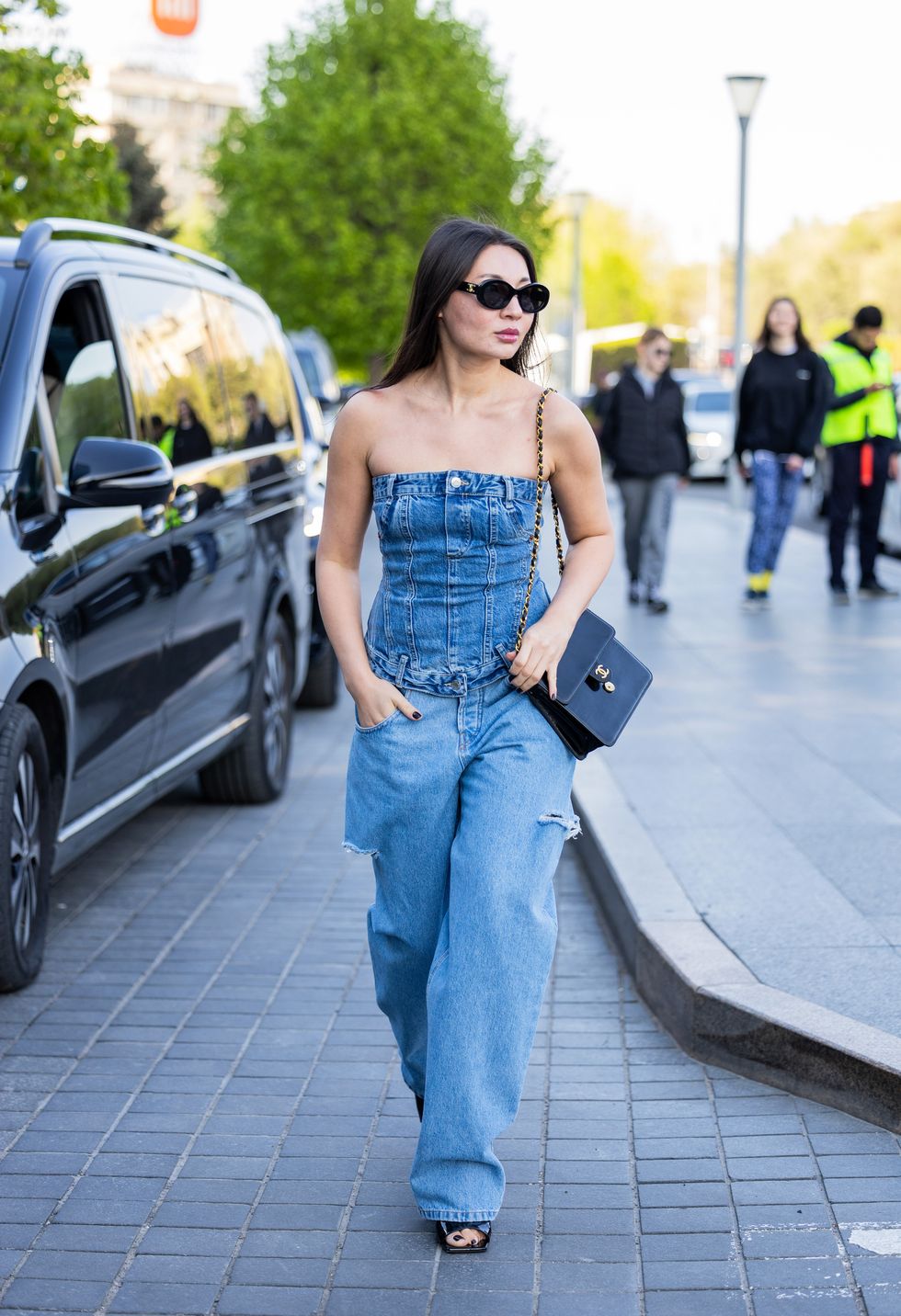 denim corset and jeans summer outfit idea