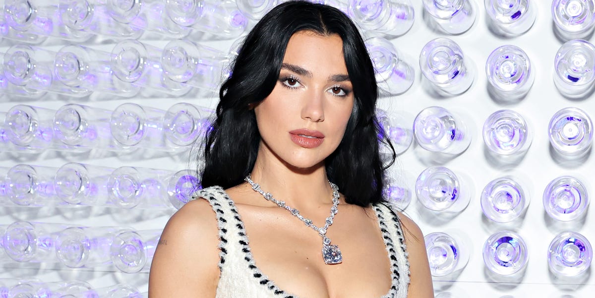 Los 5 productos de belleza de Dua Lipa para un verano radiante