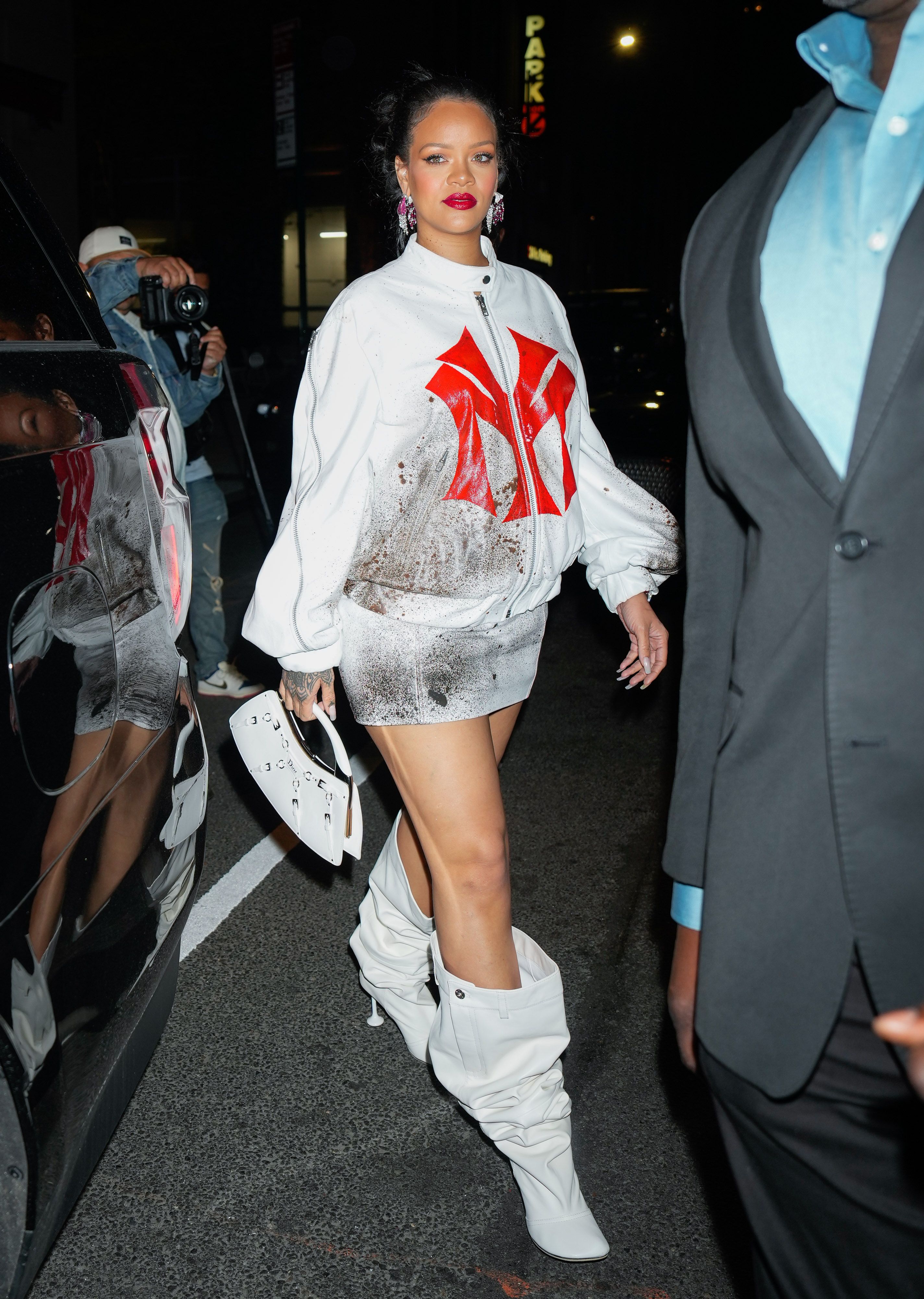 Rihanna stuns in pixie hair, rocks MTV Music Awards night - India Today