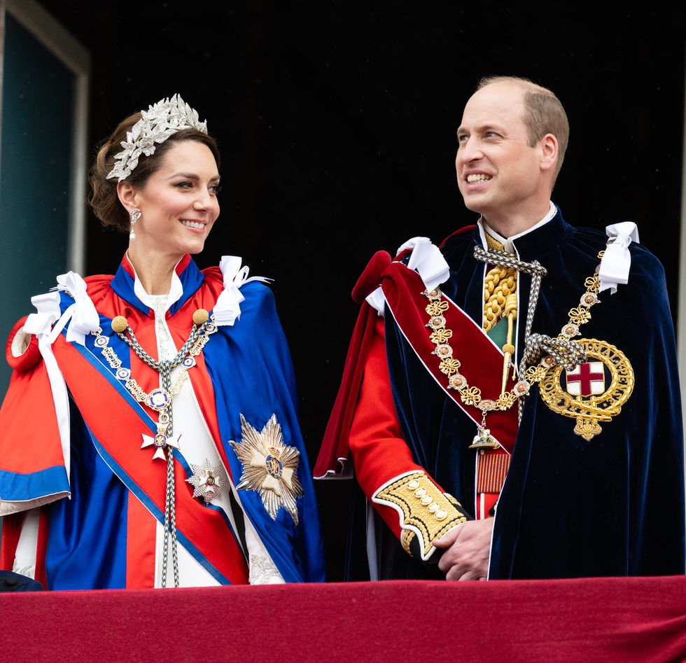 LONDONA, ANGLIJA 6. MAIJS Ketrīna, Velsas princese un Velsas princis Viljams, Bekingemas pils balkonā pēc karalienes Kamillas un viņas vīra, Lielbritānijas un Ziemeļīrijas Apvienotās Karalistes karaļa Kārļa II kronēšanas 6. maijā , 2023. gads Londonā, Anglijā. Tā kā karaliene un citas Sadraudzības valstis šodien notiek Vestminsteras abatijā, Čārlzs kāpj tronī 2022. gada 8. septembrī, viņa māte Elizabete II Foto: Bulsamir Hussainwire
