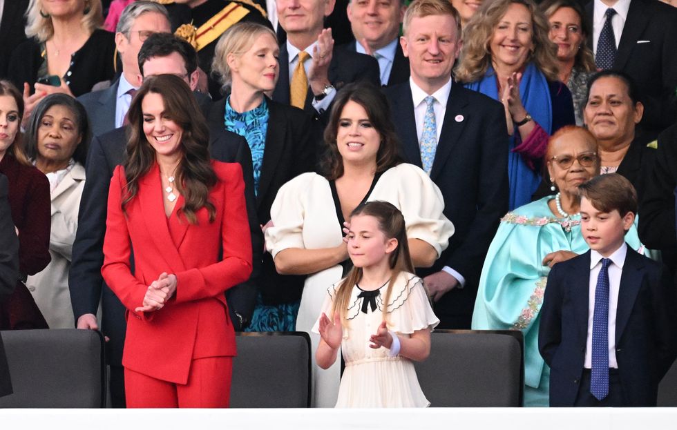 एलआर कैथरीन, वेल्स की राजकुमारी, वेल्स की राजकुमारी यूजिनी, वेल्स की राजकुमारी शार्लोट और वेल्स के राजकुमार जॉर्ज 07 मई, 2023 को विंडसर, इंग्लैंड में कोरोनेशन कॉन्सर्ट के दौरान समारोह का हिस्सा हैं।  चार्ल्स III और उनकी पत्नी कैमिला, ग्रेट ब्रिटेन और उत्तरी आयरलैंड के यूनाइटेड किंगडम के राजा और रानी के रूप में, और कल वेस्टमिंस्टर एब्बे में बाकी राष्ट्रमंडल, शाही परिवार के सदस्यों और 10,000 अन्य लोगों सहित 20,000 मेहमानों का मनोरंजन करेंगे।  लियोन नेल्गेटी पिक्चर्स की सार्वजनिक फोटोग्राफी के सदस्य