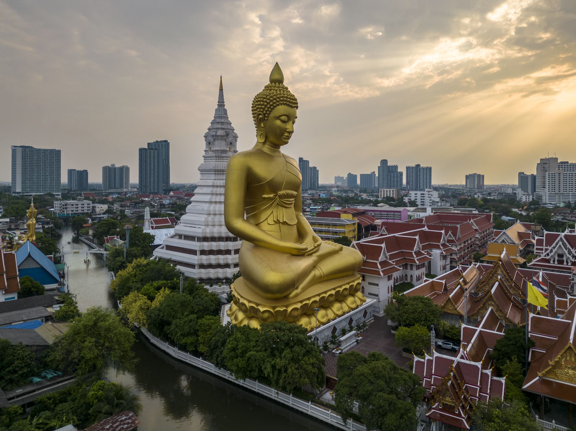定番からSNS映えまで、タイで巡りたい美しい寺院|ELLE DECOR 定番からSNS映えまで、タイで巡りたい美しい寺院|ELLE DECOR