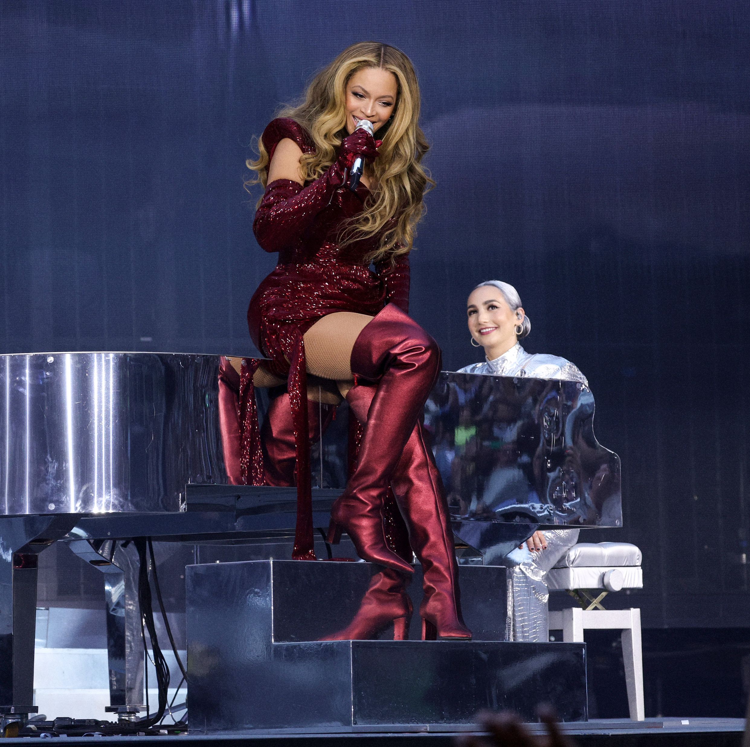 Beyoncé Celebrates Her Sister Solange Onstage in a Vampy Vinyl Minidress
