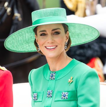 kate middleton wearing a green hat and dress