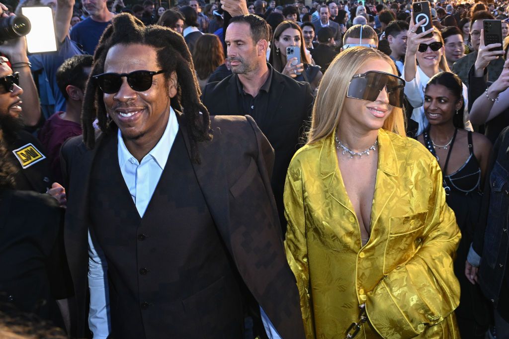 Beyonce Wears Yellow Suit With Jay-Z In Venice: Photos – Hollywood