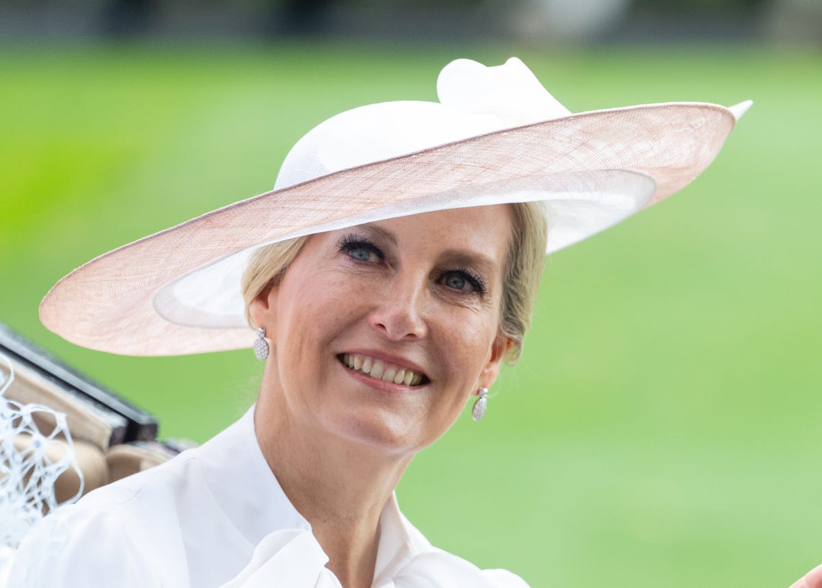 duchess of edinburgh white dress ascot