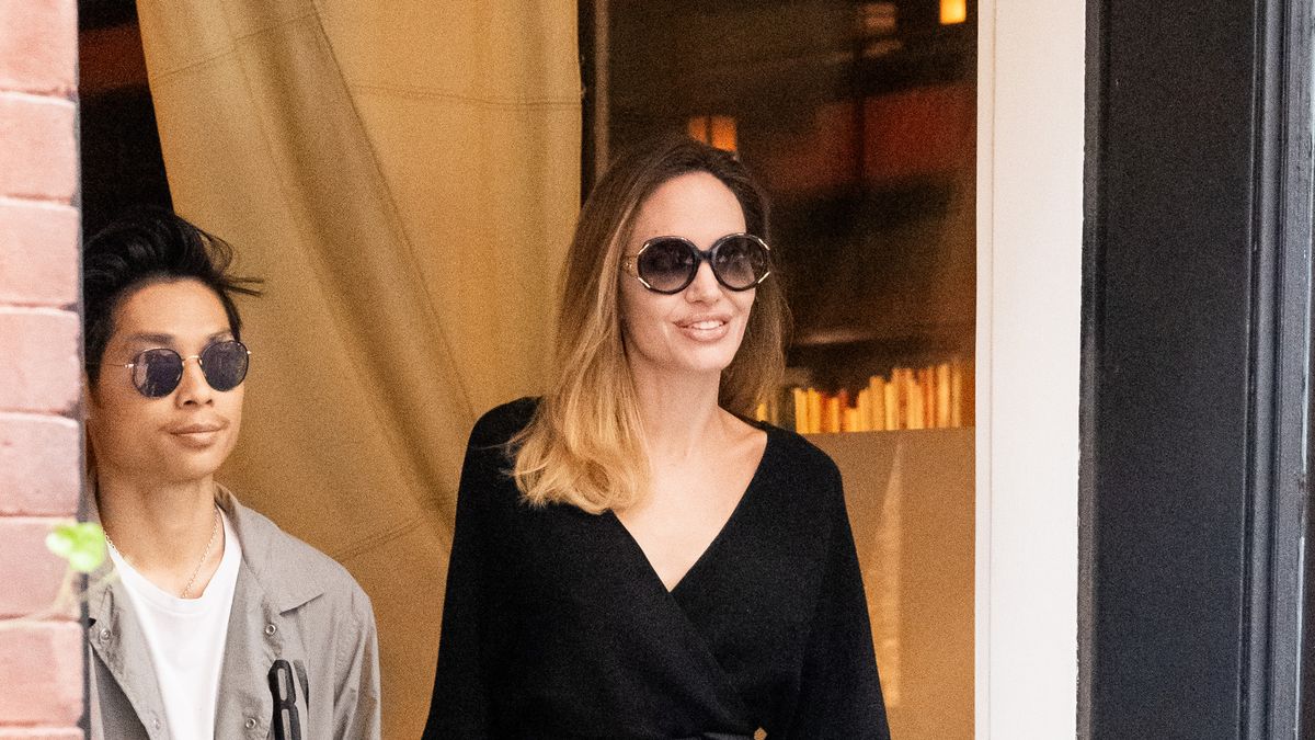 preview for Angelina Jolie’s Show-Stopping Red Carpet Style