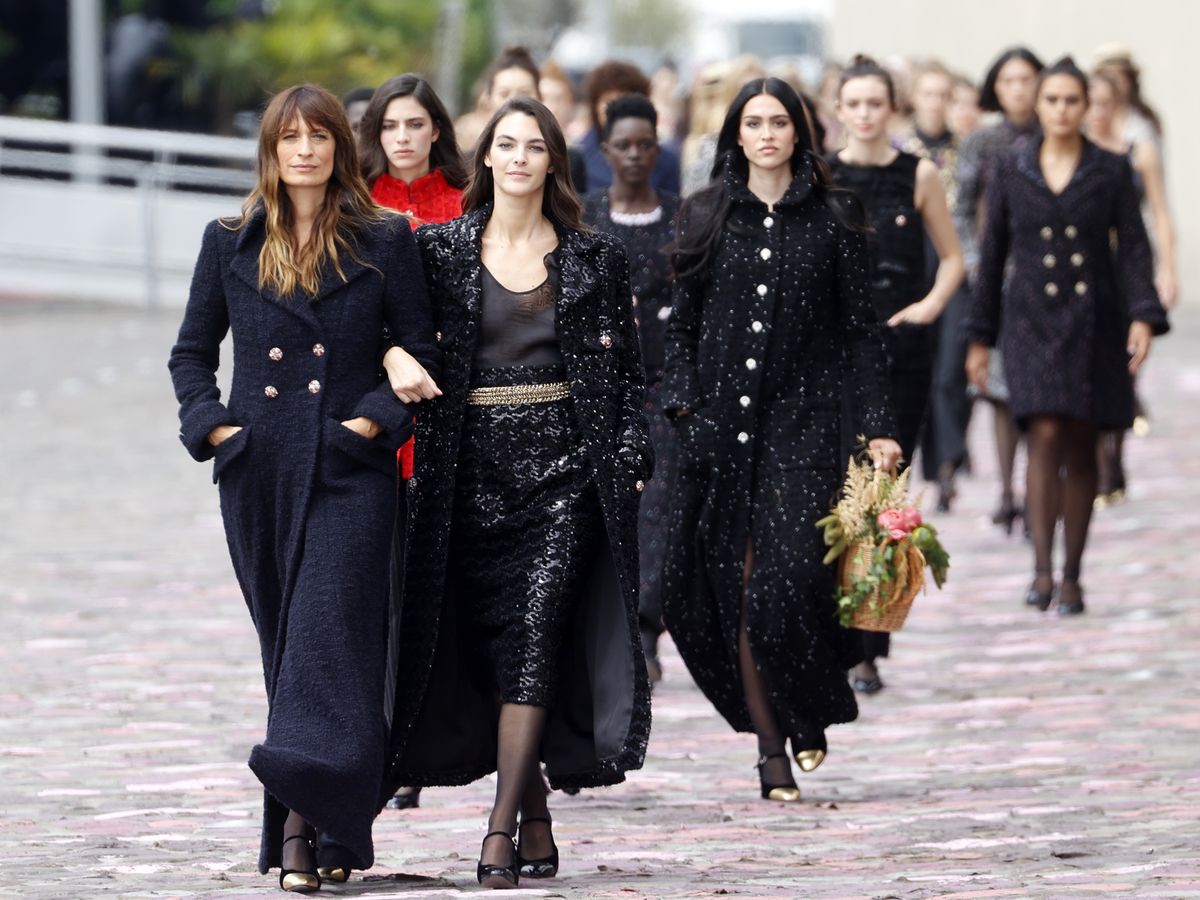 The Runway Rundown: Chanel's AW23 Parisienne-Inspired Couture Show Was The  Definition Of Unfiltered Fun