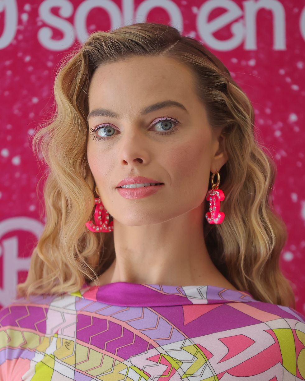 Margot Robbie recreates 'Totally Hair Barbie' for 'Barbie' Mexico photocall