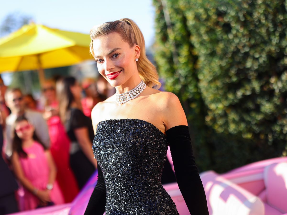 See Margot Robbie Transform Into a \'60s-Era Barbie in a Glittering  Strapless Gown