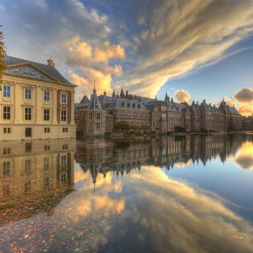 binnenhof dutch houses of parliament het torentje office of the dutch prime minister and mauritshuis in the hague reflected in the hofvijver court pond in autumn at sunset