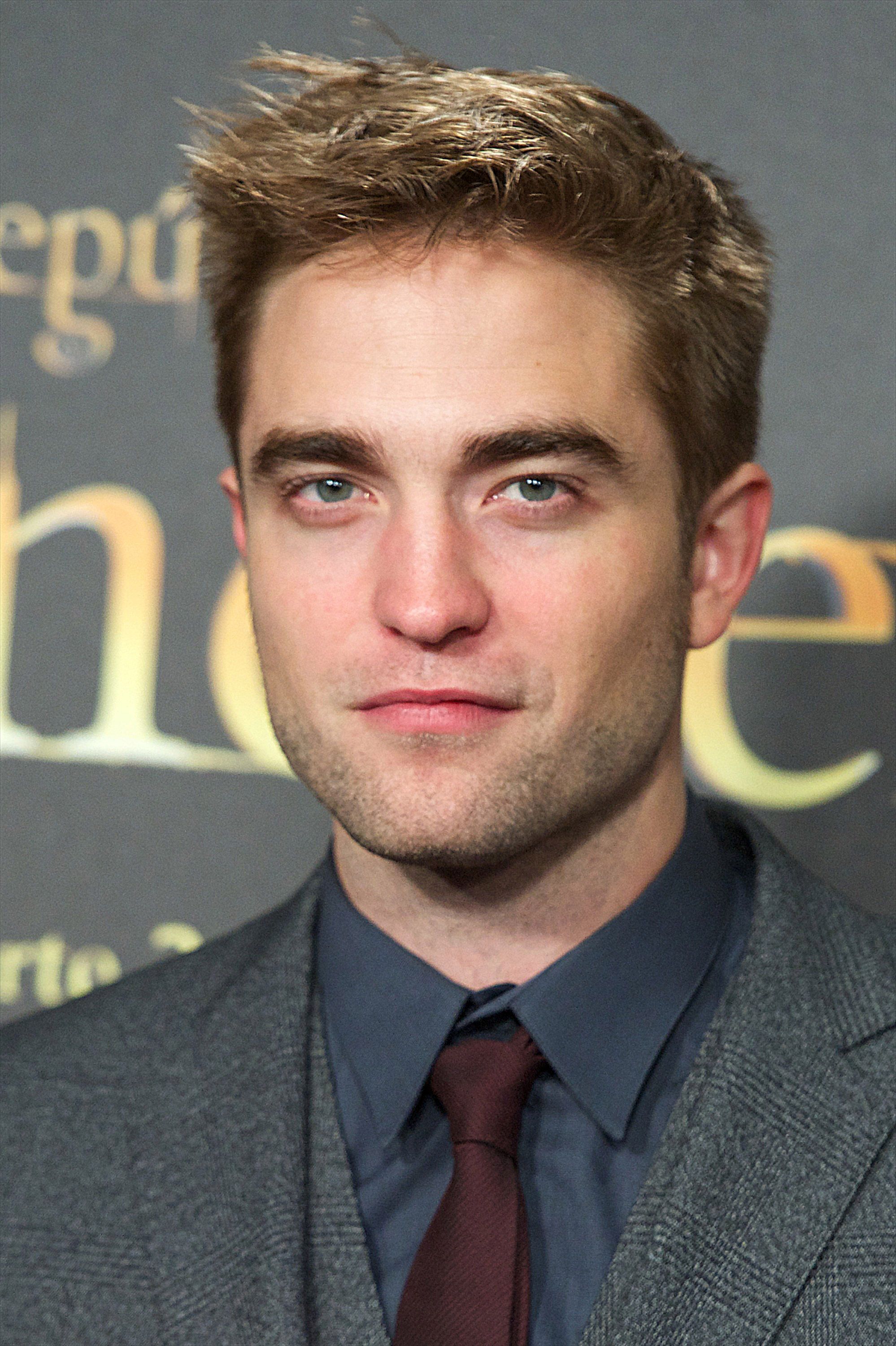 Robert Pattinson On Twilight  Hes Happy Its Over  Hollywood Life