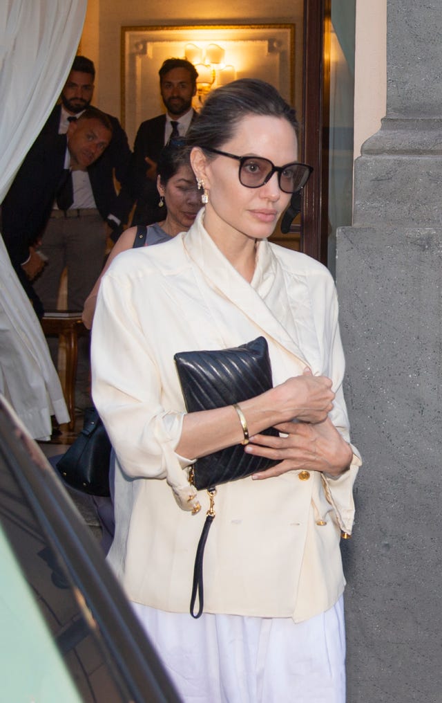 Angelina Jolie Wore an Easy, Comfortable Vacation Outfit in Rome