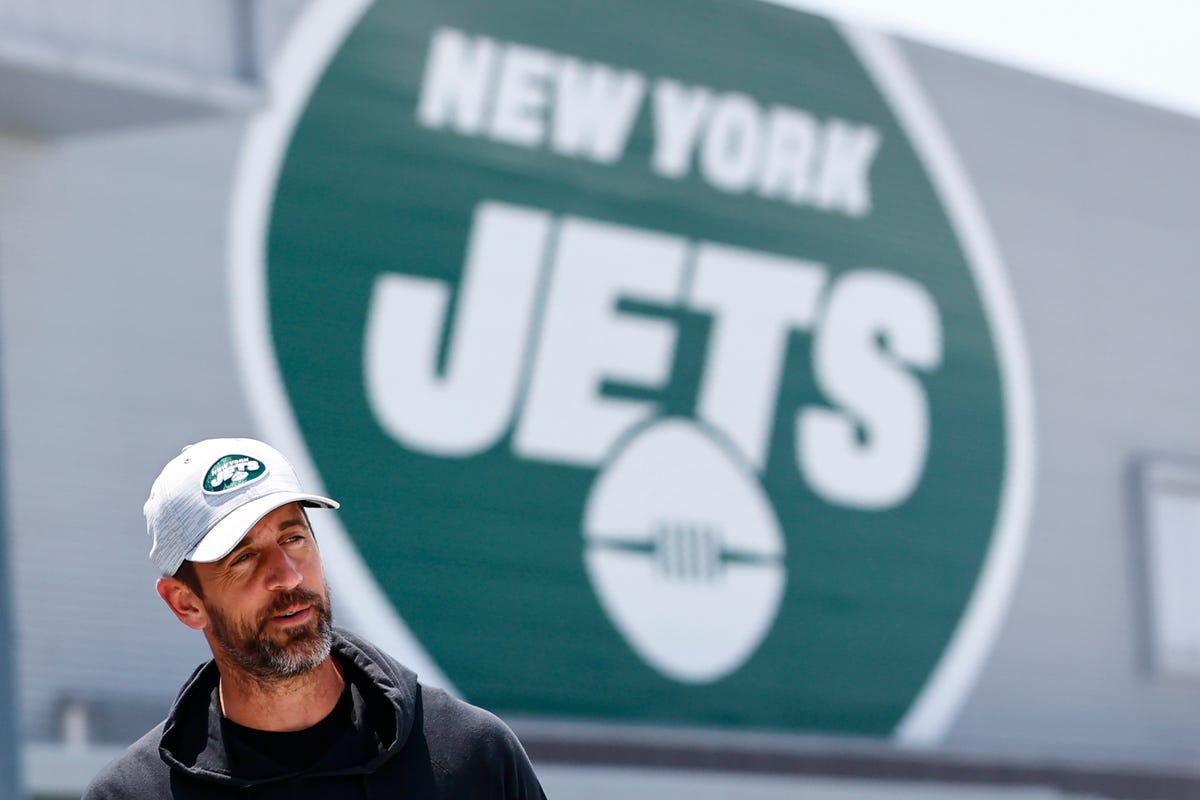 Jets' 'Hard Knocks' Episode 1 recap: Aaron Rodgers takes flight