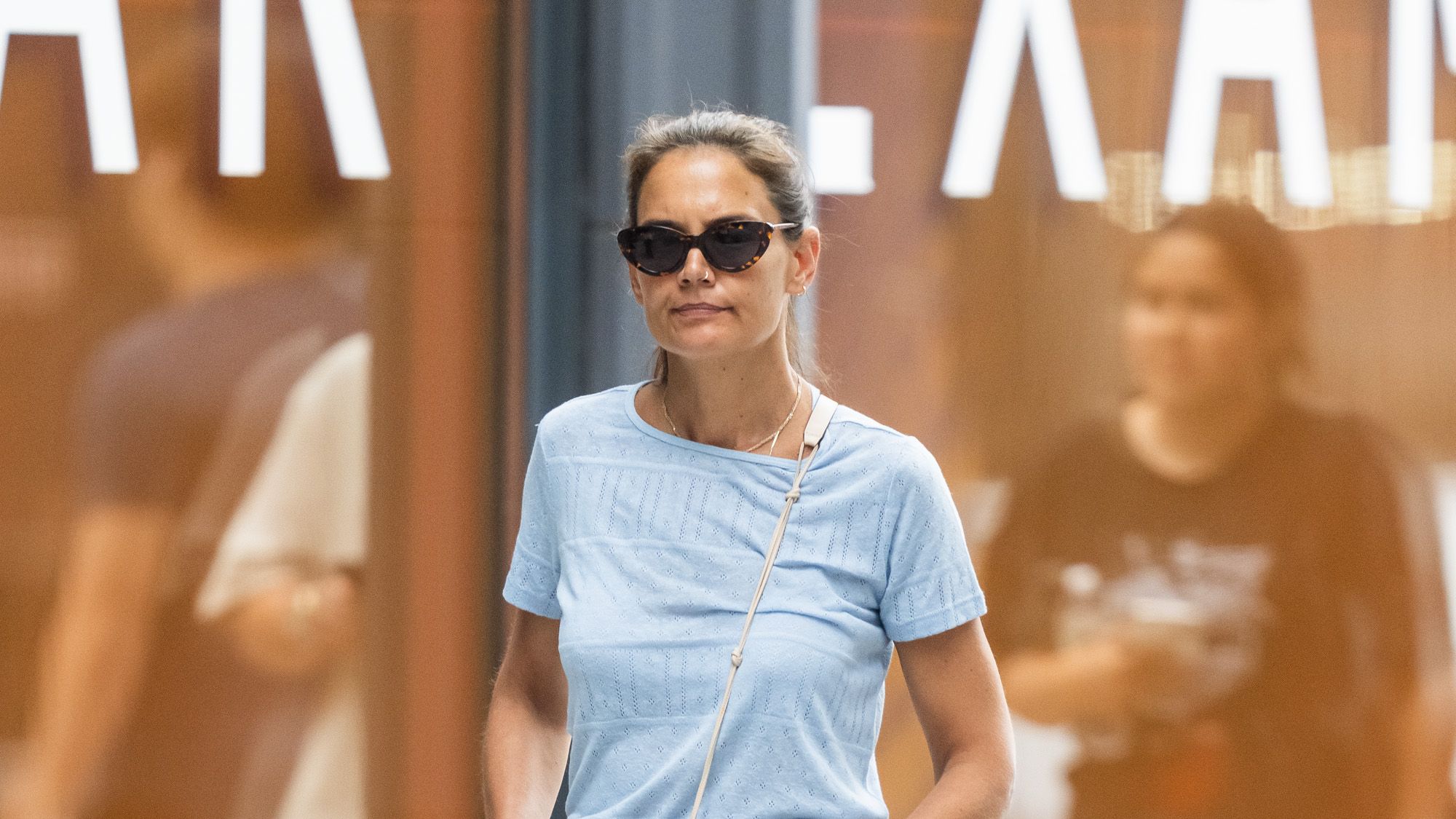 See Katie Holmes Elevate Her Classic Summer Look with a Raffia Bucket Bag