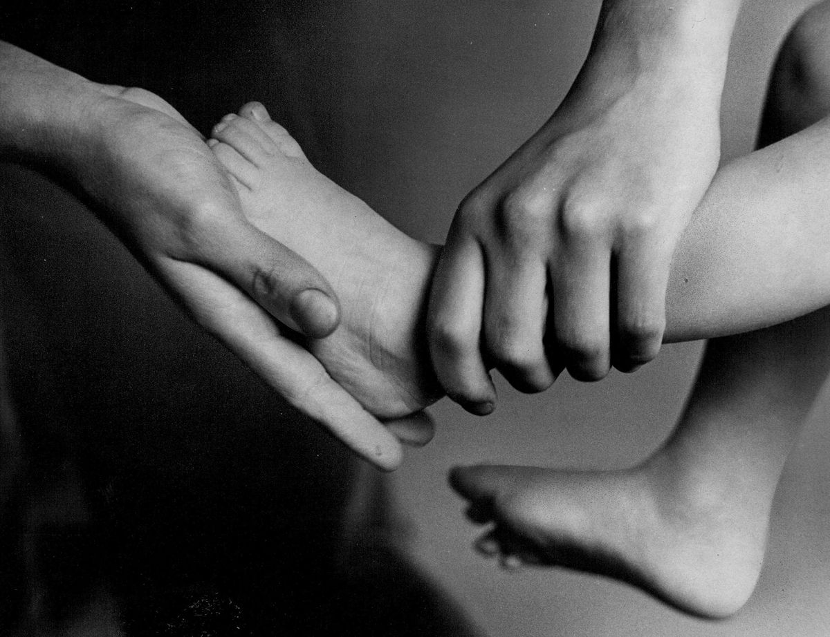Hand, Skin, Leg, Human leg, Nail, Black-and-white, Joint, Close-up, Arm, Foot, 