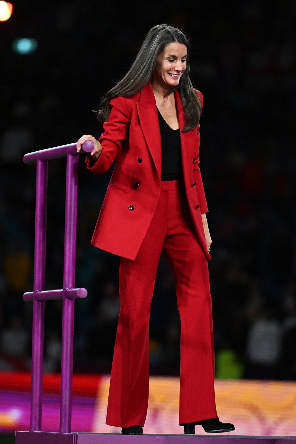 Sydney, Australia 20 de agosto La Reina Letizia de España hace olas durante el partido final de la Copa Mundial Femenina de la FIFA Australia Nueva Zelanda 2023 entre España e Inglaterra en el Estadio Australiano el 20 de agosto de 2023 en Sydney, Australia foto de maryam majdgetty imágenes