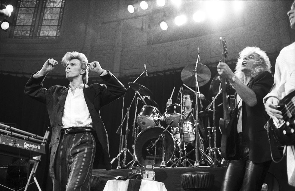 david bowie performs on stage at paradiso during a press conference to launch his glass spider tour, amsterdam, netherlands, 30th march 1987 he band includes drummer alan childs, guitarist peter frampton and bassist carmine rojas half out of shot photo by rob verhorstredferns
