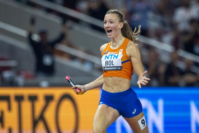 femke bol pakt goud op wk atletiek bij 4x400 meter estafette