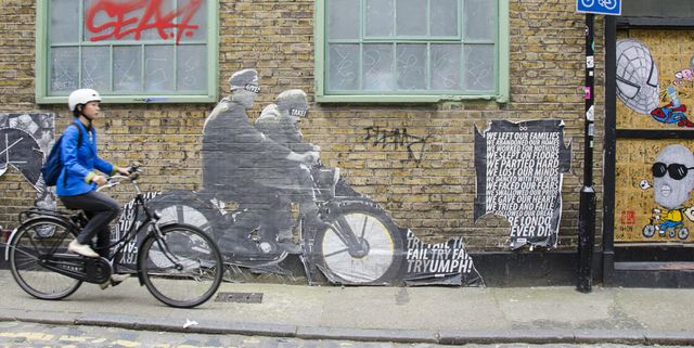 Wall, Bicycle, Street art, Mode of transport, Facade, Vehicle, Bicycle wheel, Art, Street, Mural, 