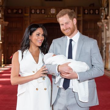 windsor, england   may 08 prince harry, duke of sussex and meghan, duchess of sussex, pose with their newborn son archie harrison mountbatten windsor during a photocall in st georges hall at windsor castle on may 8, 2019 in windsor, england the duchess of sussex gave birth at 0526 on monday 06 may, 2019 photo by dominic lipinski   wpa poolgetty images