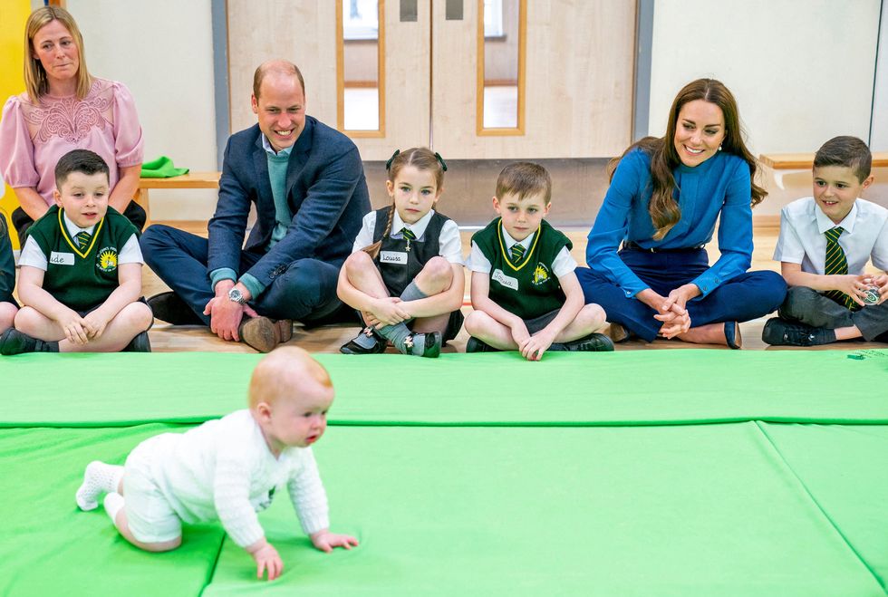 britains prince william, duke of cambridge 3l and his wife britains catherine, duchess of cambridge 2r react during a roots of empathy session with schoolchildren and a baby during a visit to st johns primary school in glasgow on may 11, 2022 photo by jane barlow  pool  afp photo by jane barlowpoolafp via getty images