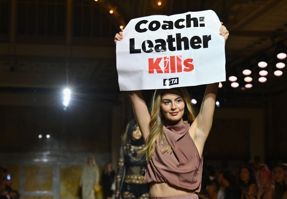 coach protesta desfile