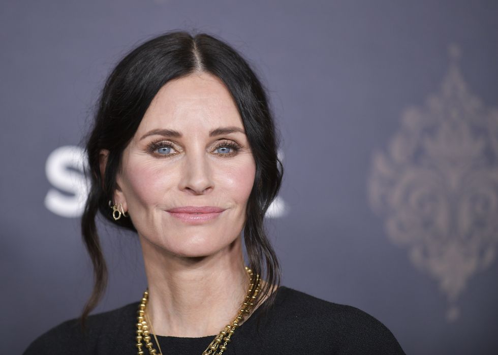 courteney cox attends the premiere of starz shining vale at tcl chinese theatre in 2022 in hollywood