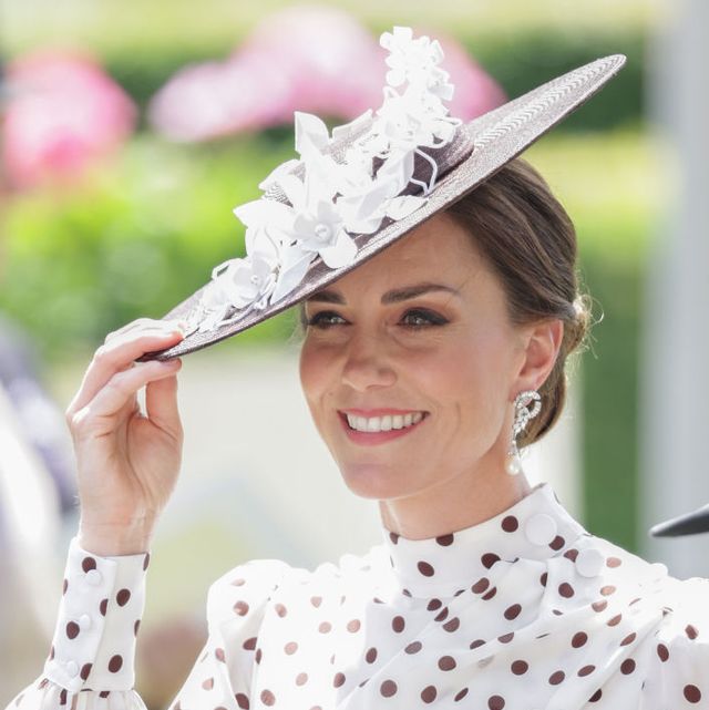 ascot, england   june 17  catherine, duchess of cambridge smiles as she arrives into the parade ring during royal ascot 2022 at ascot racecourse on june 17, 2022 in ascot, england photo by chris jacksongetty images