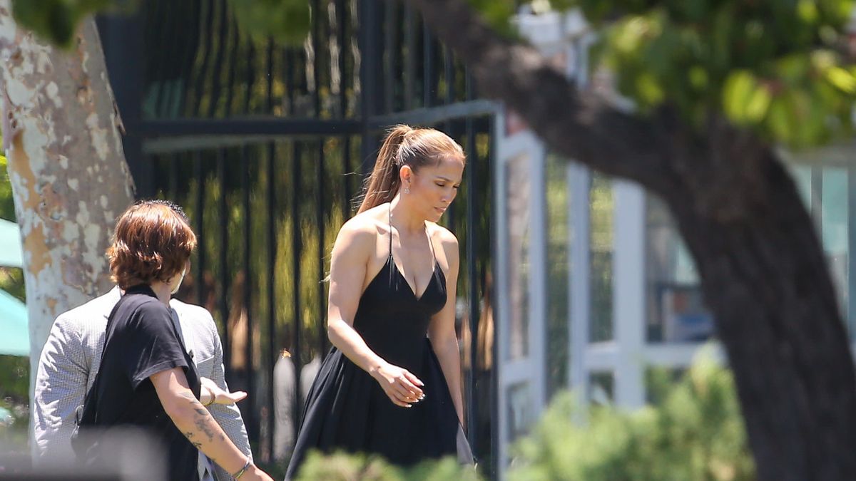 Jennifer Lopez Looks So Elegant in Backless Low-Cut Sundress