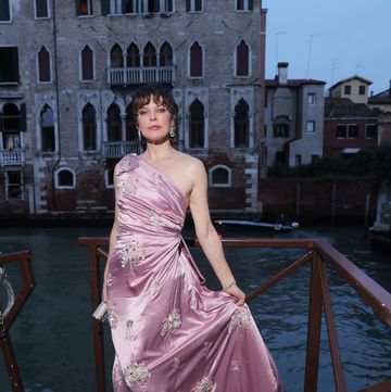 venice, italy september 03 milla jovovich attends the amfar gala venezia 2023 presented by mastercard and red sea international film festival on september 03, 2023 in venice, italy photo by victor boykoamfargetty images for amfar