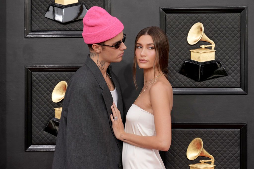 las vegas, nevada   april 03 l r justin bieber and hailey bieber attend the 64th annual grammy awards at mgm grand garden arena on april 03, 2022 in las vegas, nevada photo by jeff kravitzfilmmagic