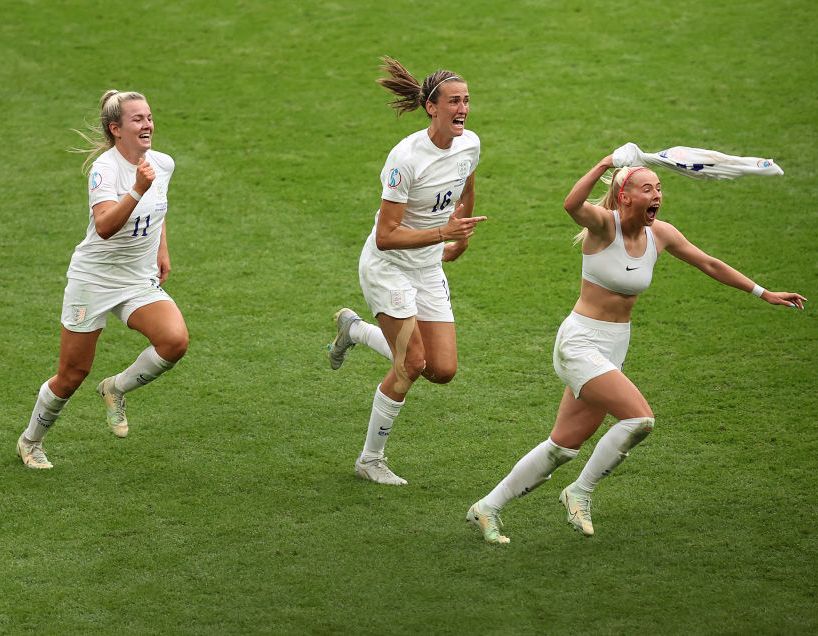 london, england   july 31  chloe kelly of england celebrates with teammates jill scott and lauren hemp after scoring their teams second goal during the uefa womens euro 2022 final match between england and germany at wembley stadium on july 31, 2022 in london, england photo by julian finney   the fathe fa via getty images
