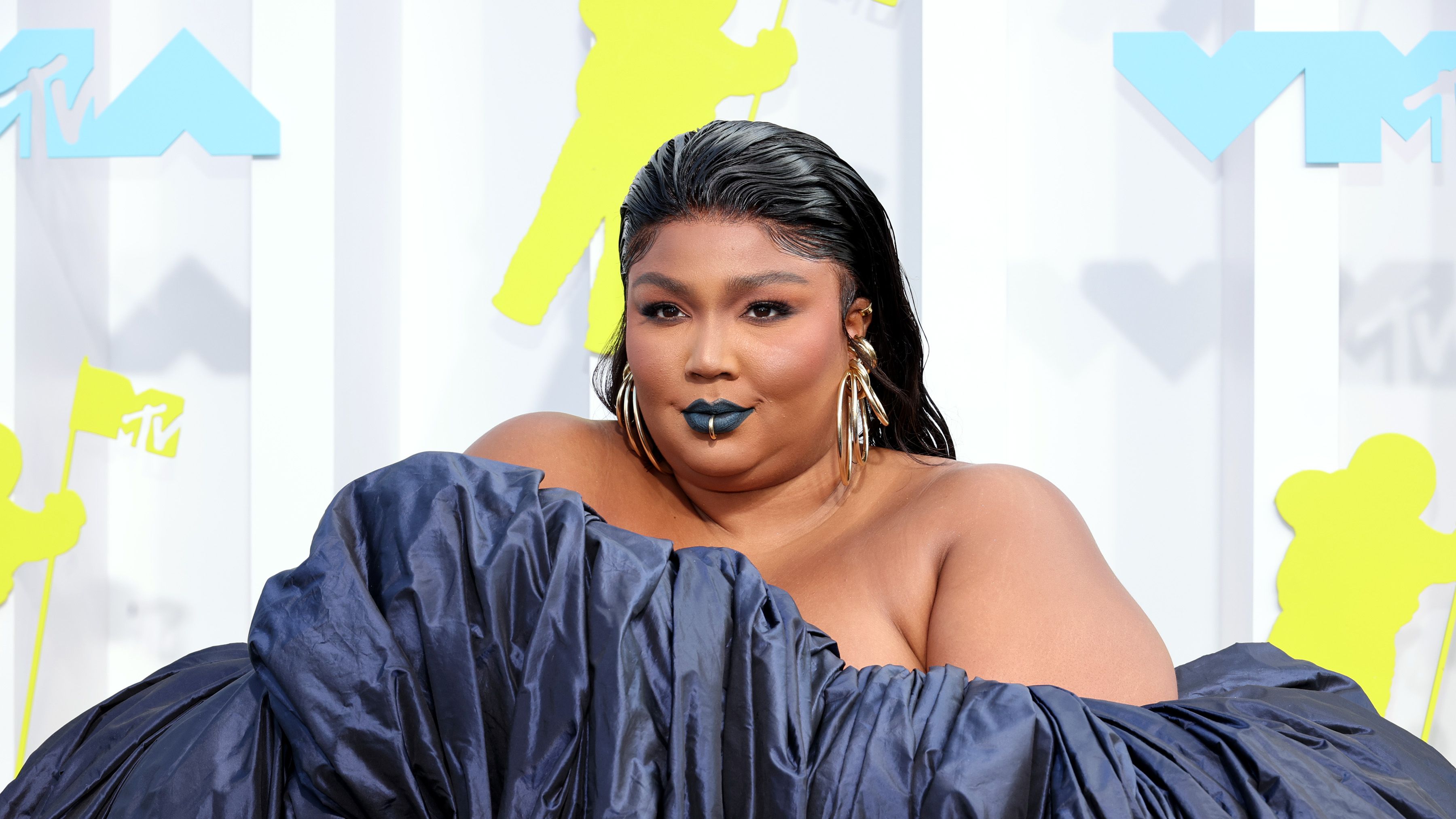 Lizzo Is Enchanting in a Billowing Iridescent Gown at the 2022 MTV VMAs