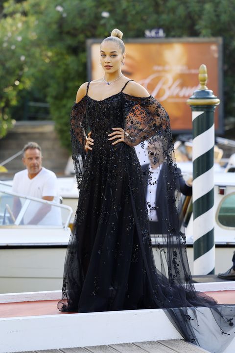 venice, italy   september 07 jasmine sanders arrives at the hotel excelsior during the 79th venice international film festival on september 07, 2022 in venice, italy photo by jacopo raulegetty images