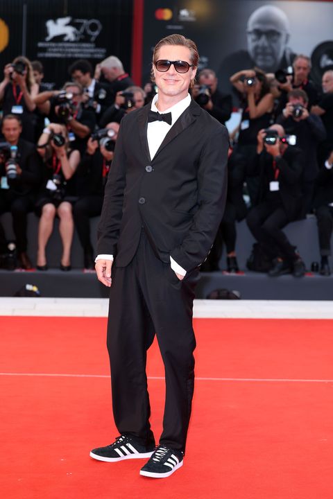 venice, italy   september 08 brad pitt attends the blonde red carpet at the 79th venice international film festival on september 08, 2022 in venice, italy photo by daniele venturelliwireimage