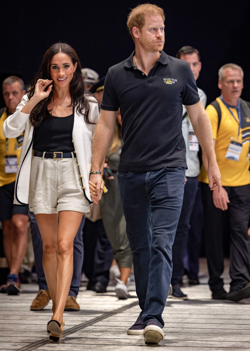 meghan markle and prince harry showing pda at the invictus games