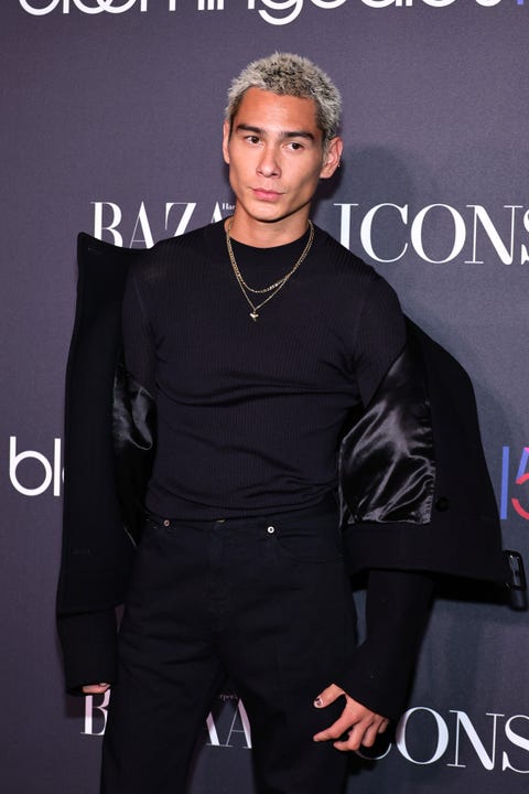 evan mock on the red carpet in all black with two thin gold chains