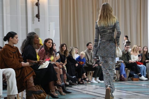 new york, new york   september 11 katie holmes l attends ulla johnson fashion show during september 2022 new york fashion week the shows on september 11, 2022 in new york city photo by rob kimgetty images for nyfw the shows