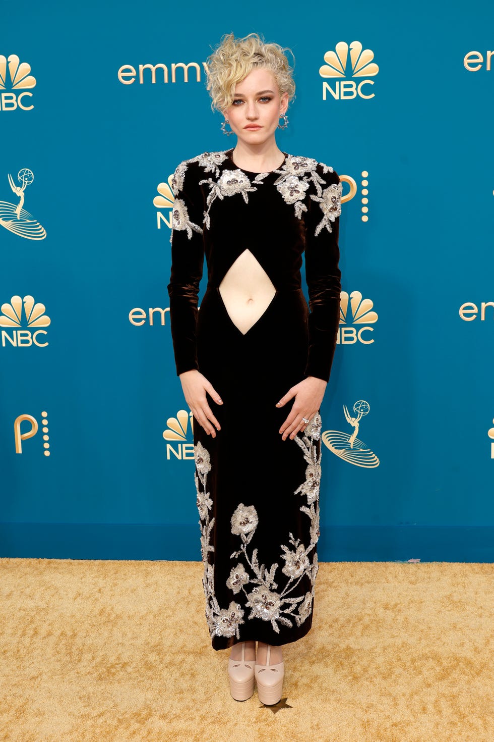 los angeles, california   september 12 julia garner attends the 74th primetime emmys at microsoft theater on september 12, 2022 in los angeles, california photo by frazer harrisongetty images