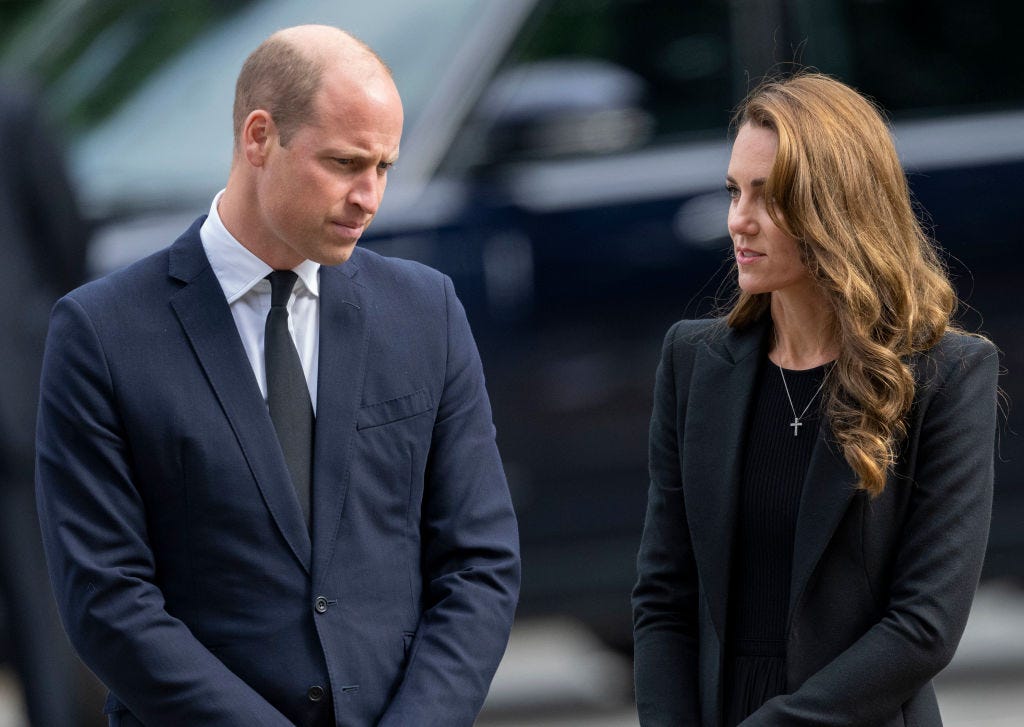 Prince William and Kate Visit Tributes for the Queen in Sandringham