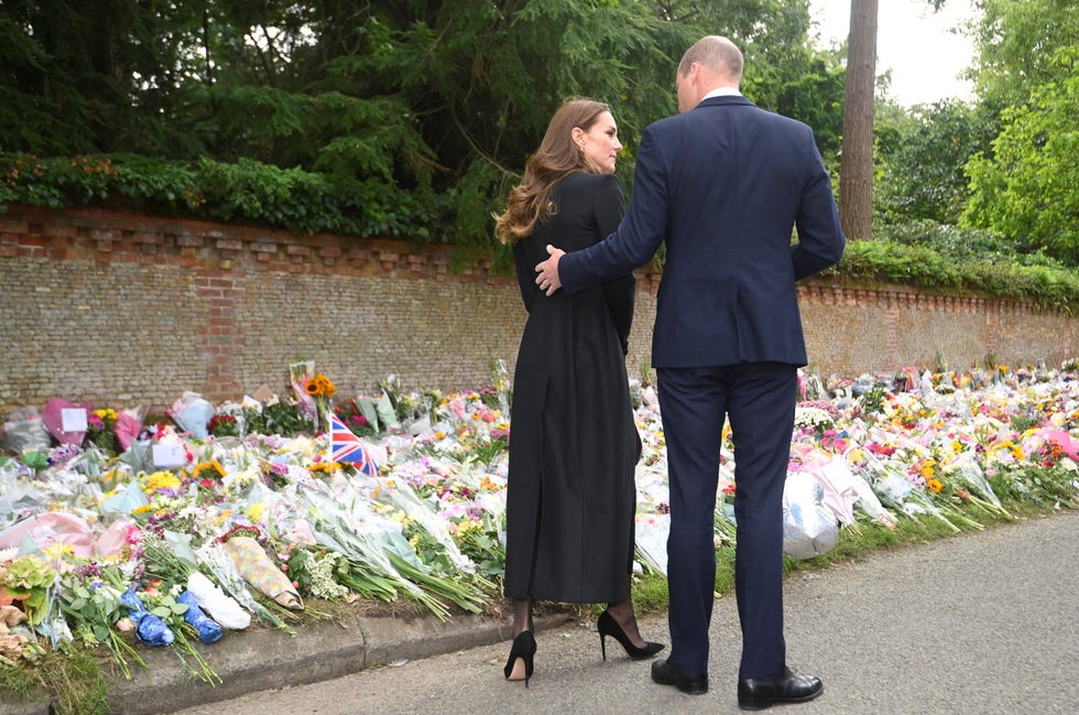 kings lynn, england   september 15 prince william, prince of wales and catherine, princess of wales, view floral tributes placed outside the sandringham estate following the death of queen elizabeth ii, on september 15, 2022 in kings lynn, england the prince and princess of wales are visiting sandringham to view tributes to queen elizabeth ii, who died at balmoral castle on september 8, 2022 photo by toby melville   wpa poolgetty images